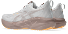 Women's Asics Novablast 5