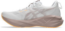 Women's Asics Novablast 5
