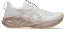 Women's Asics Novablast 5